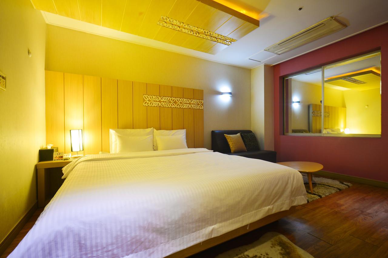 Gimhae Business Hotel K Exterior foto